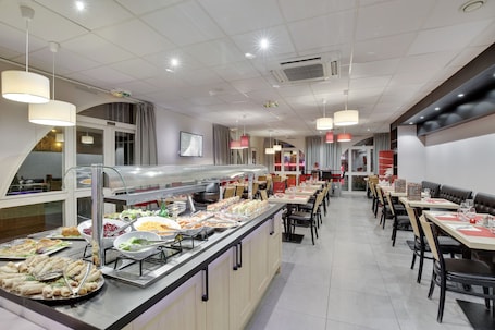 Breakfast and dinner served, French cuisine