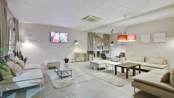 Coin salon dans le hall