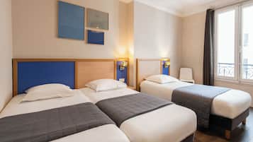 Triple Room | Desk, soundproofing, free WiFi, bed sheets