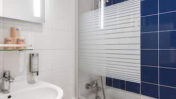 Triple Room | Bathroom | Towels