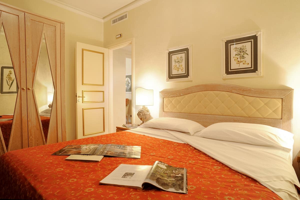 1 slaapkamer, luxe beddengoed, een minibar, een kluis op de kamer