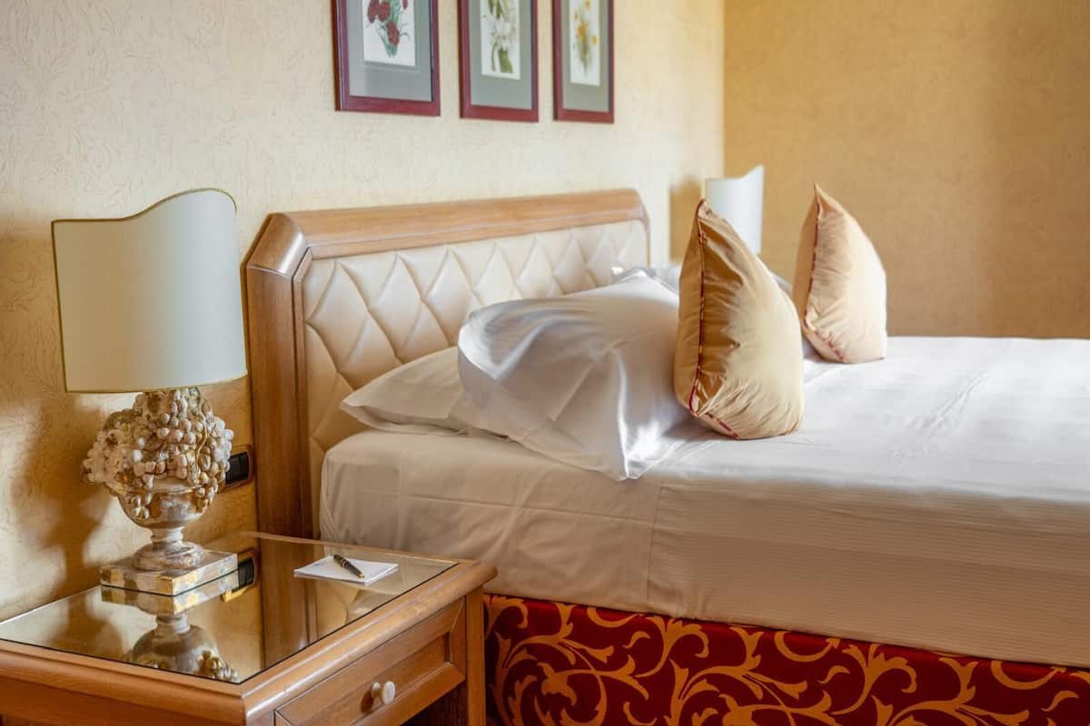 1 bedroom, premium bedding, minibar, in-room safe