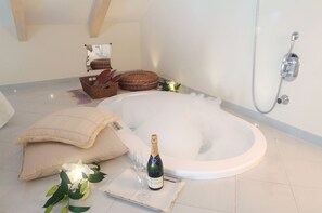 Junior-Suite, Whirlpool, Meerblick | Komfortbadewanne