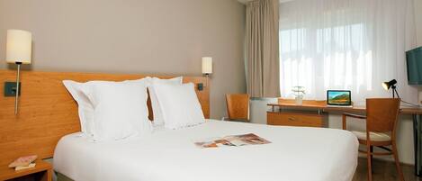 Individuell dekoriert, individuell eingerichtet, Schreibtisch