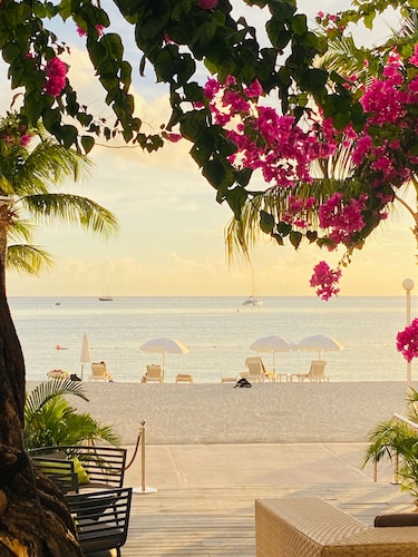 Holland House Beach Hotel