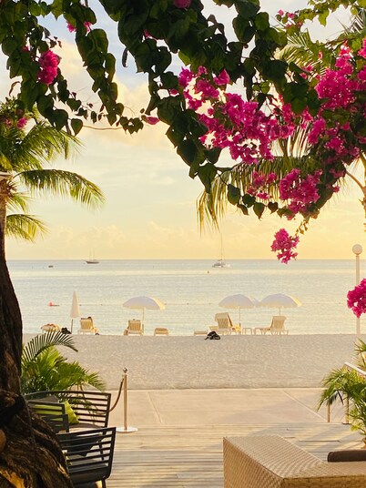 Holland House Beach Hotel