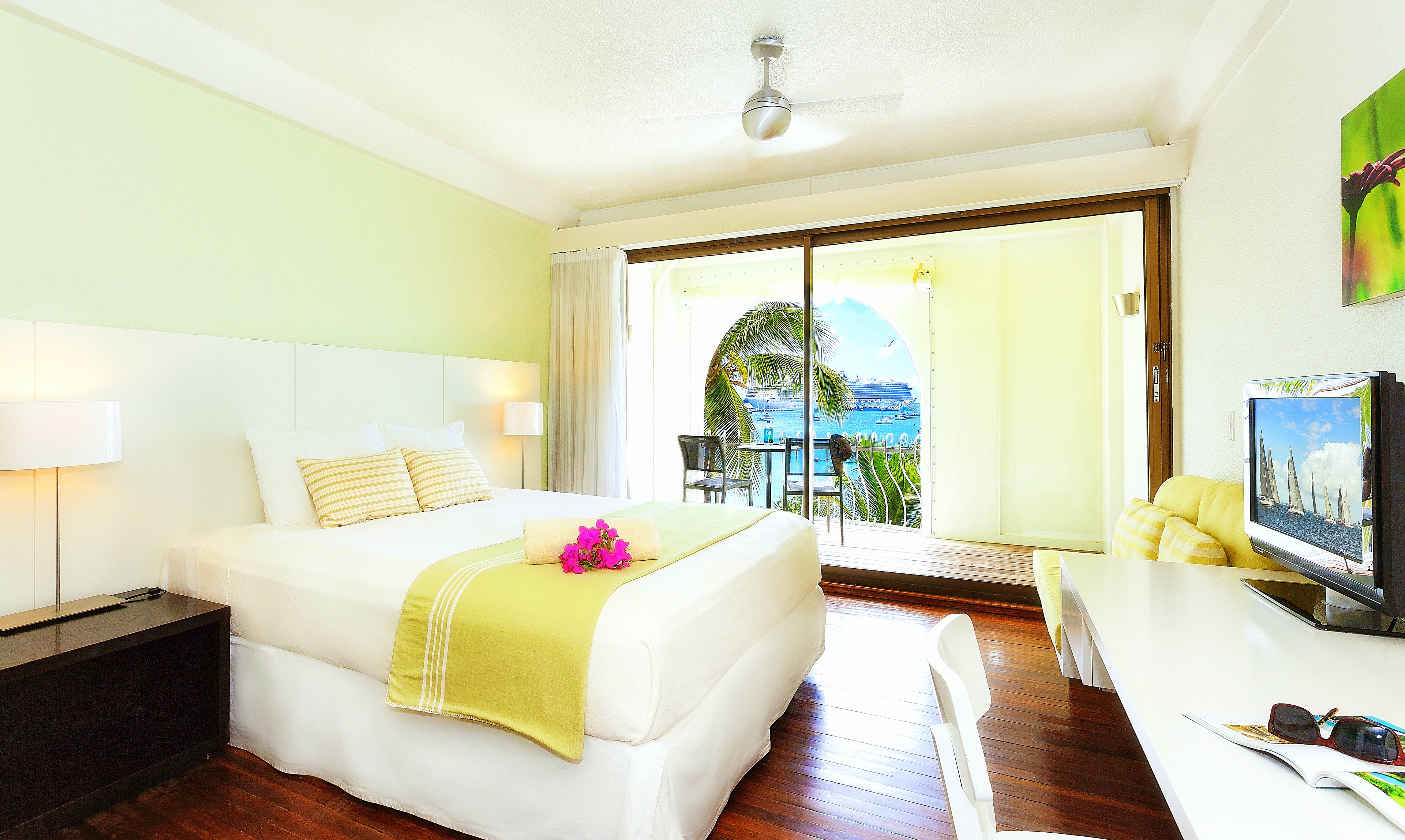 Premium bedding, in-room safe, laptop workspace, iron/ironing board