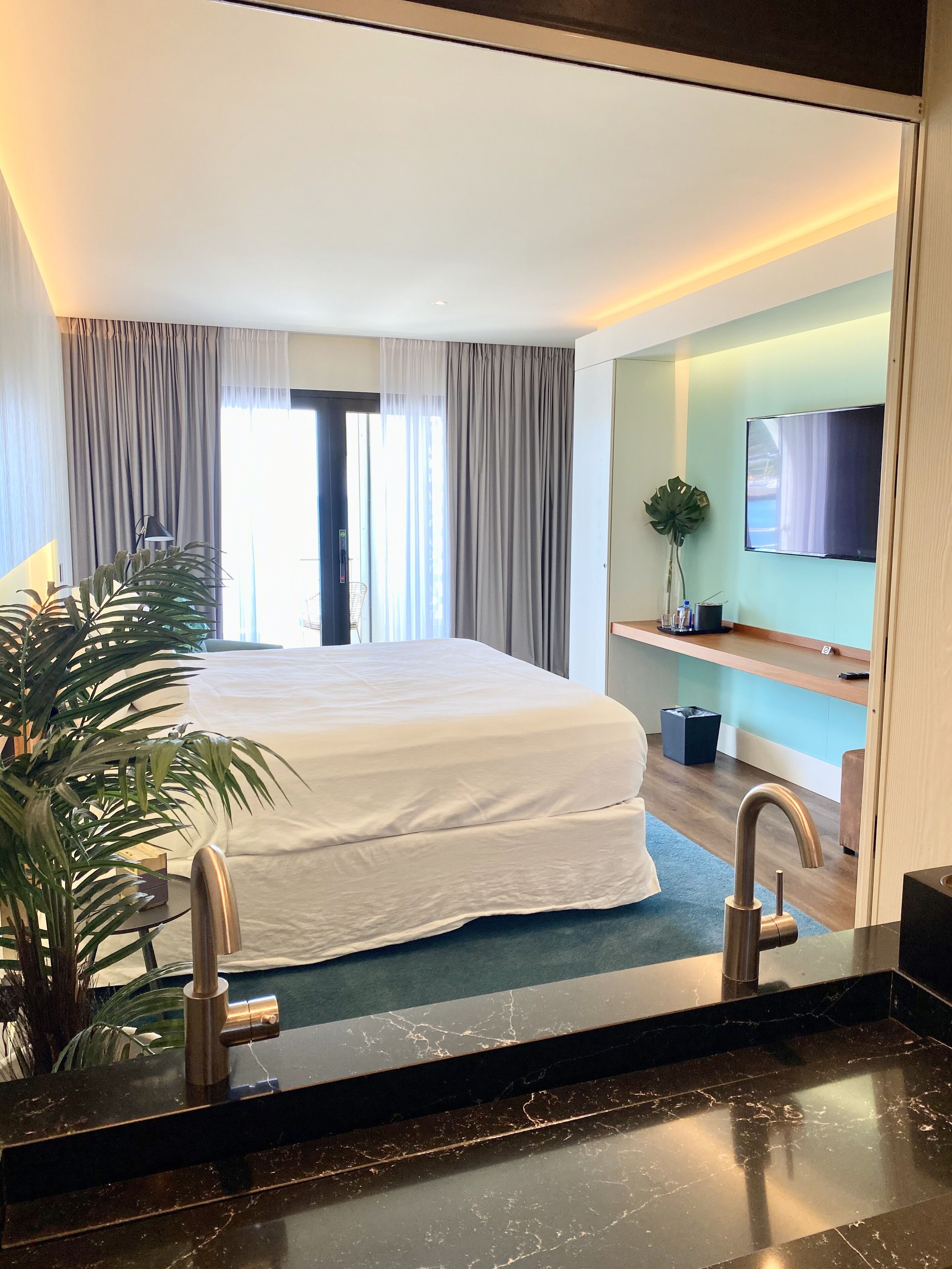 1 bedroom, premium bedding, in-room safe, laptop workspace