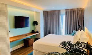 Executive Studio Suite | Premium bedding, in-room safe, laptop workspace, iron/ironing board - Holland House Beach Hotel (Philipsburg)