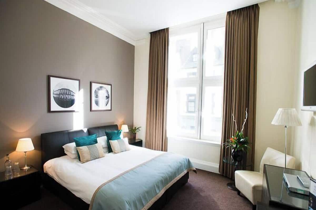 Premium bedding, in-room safe, individually decorated, desk