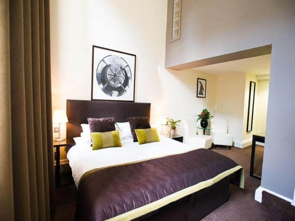 Premium bedding, in-room safe, individually decorated, desk