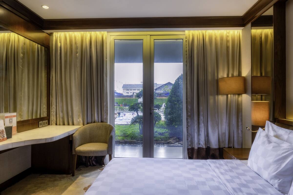 deluxe king pool terrace  | down duvets, memory-foam beds, minibar, in-room safe