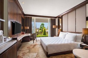 Deluxe tweepersoonskamer (Pool Terrace) | Donsdekens, bedden met traagschuimmatrassen, een minibar