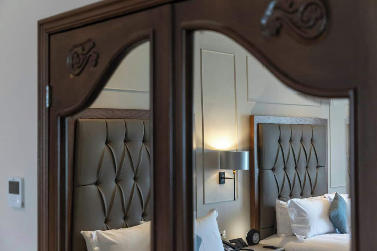 Suite, 1 habitación | Ropa de cama de alta calidad, minibar, caja fuerte y escritorio