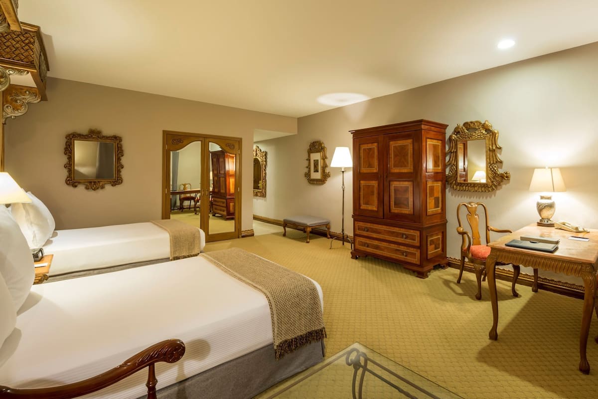 Gran Clase Suite Dos Camas | 1 kamar tidur, seprai premium, minibar, dan brankas