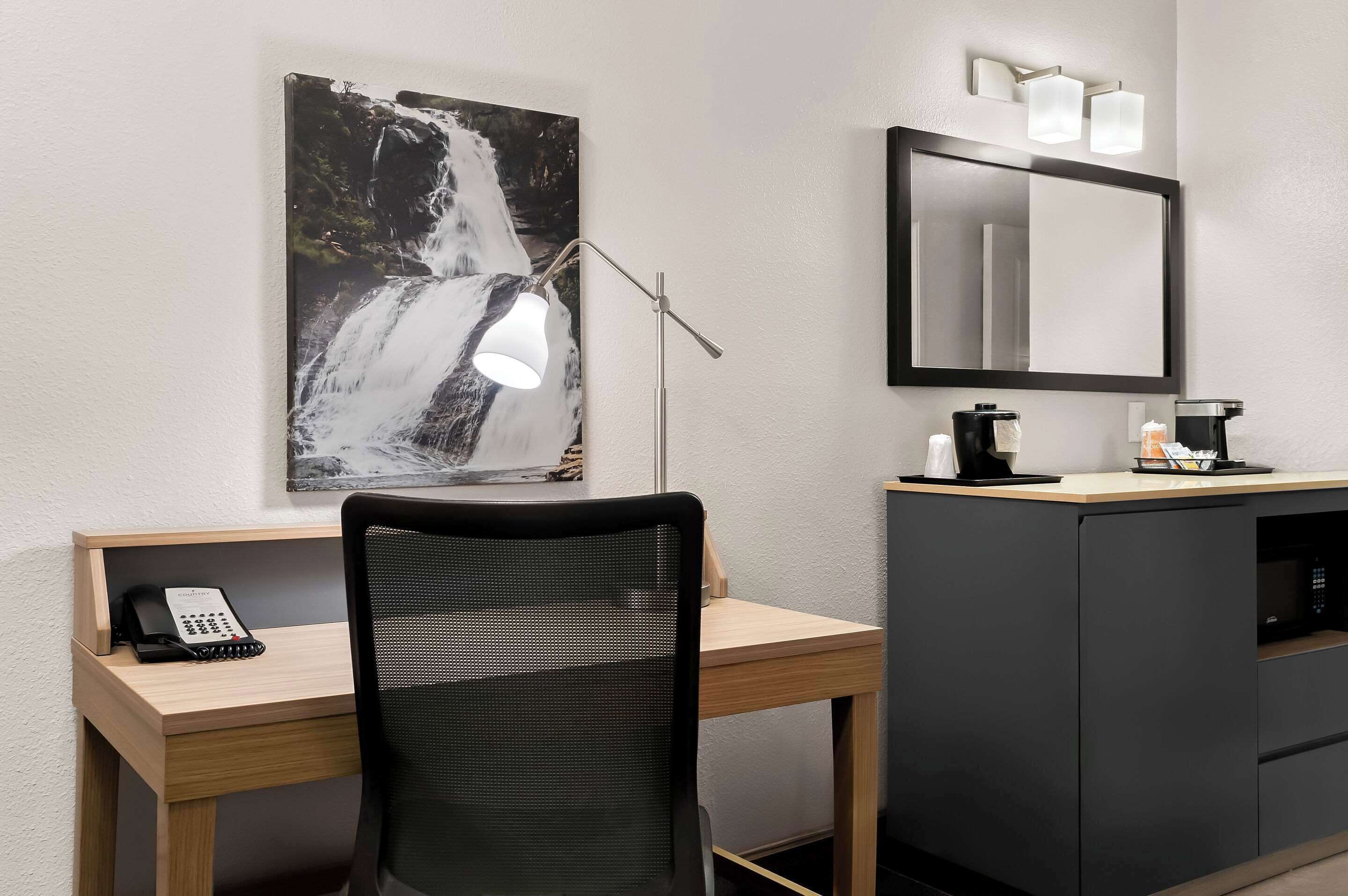 suite, 1 bedroom, accessible, non smoking | premium bedding, down duvets, individually furnished, desk