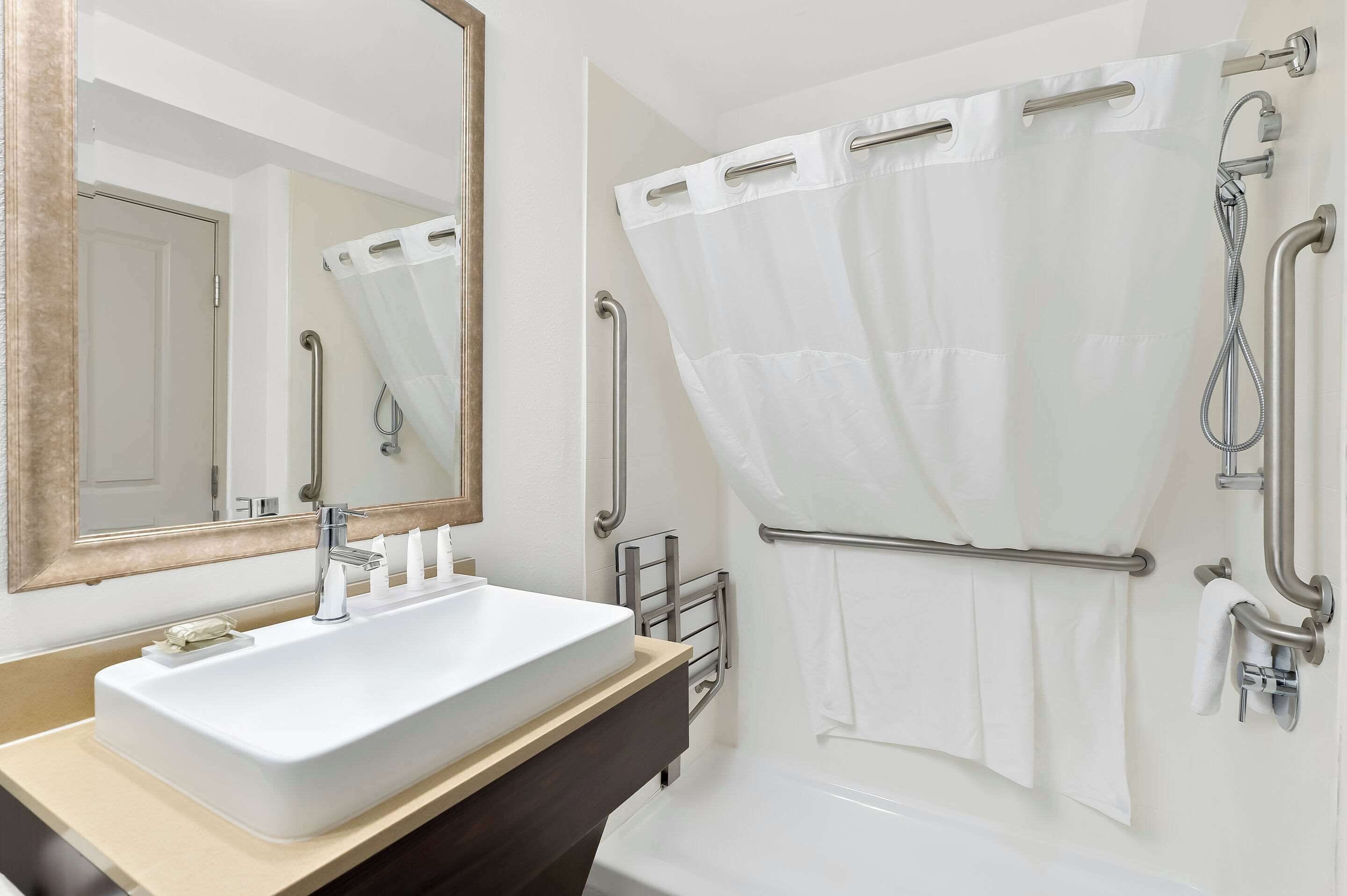 room, multiple beds, accessible, non smoking | premium bedding, down duvets, individually furnished, desk