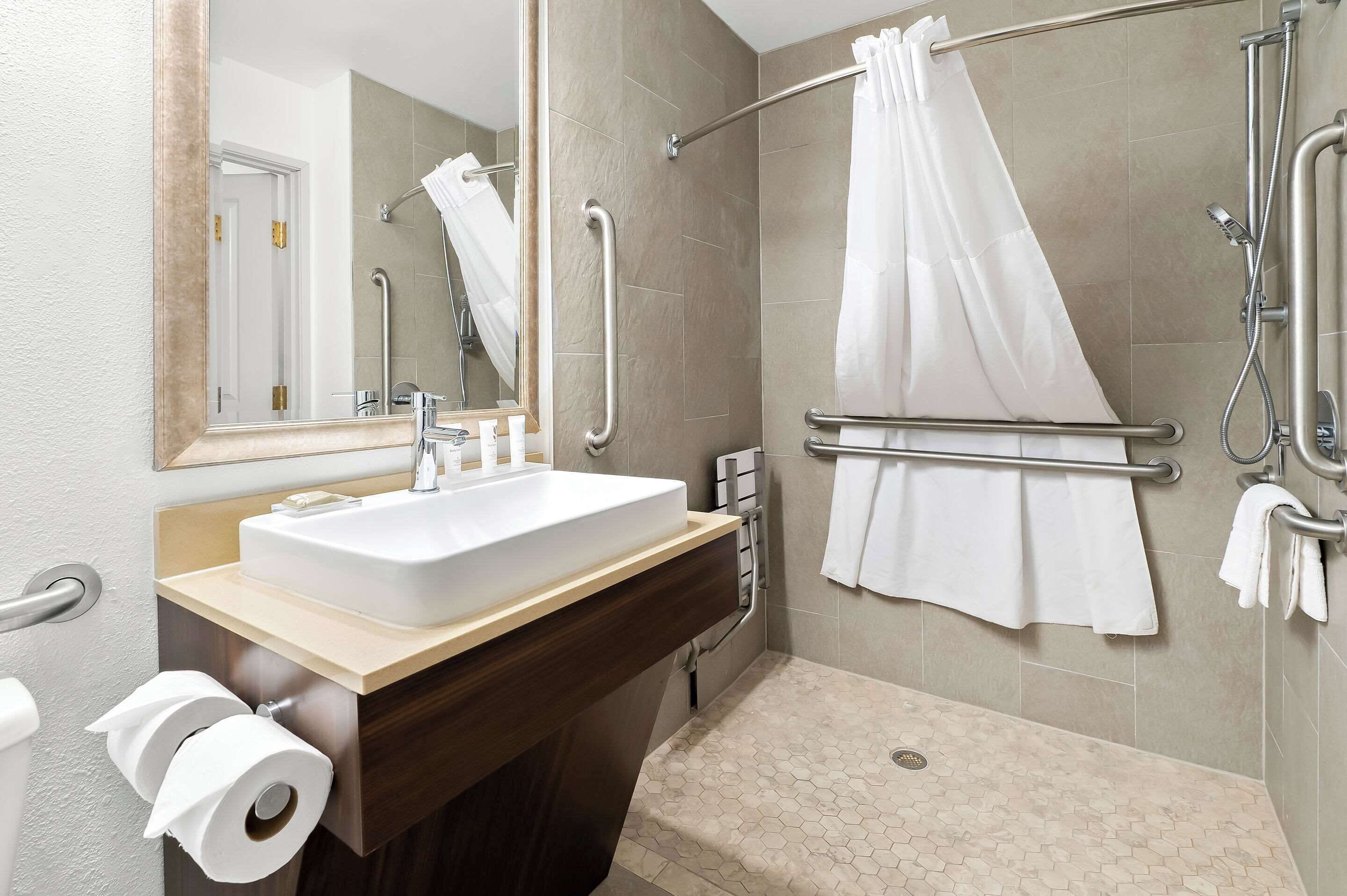 suite, 1 bedroom, non smoking | premium bedding, down duvets, individually furnished, desk