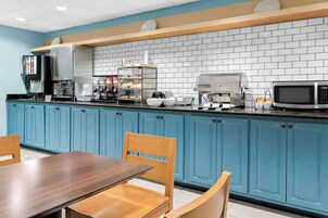 Free daily continental breakfast