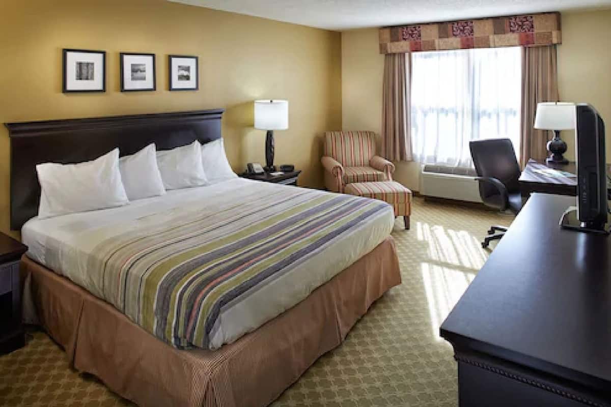 Premium bedding, down comforters, individually furnished, desk