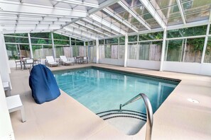 Indoor pool, pool loungers