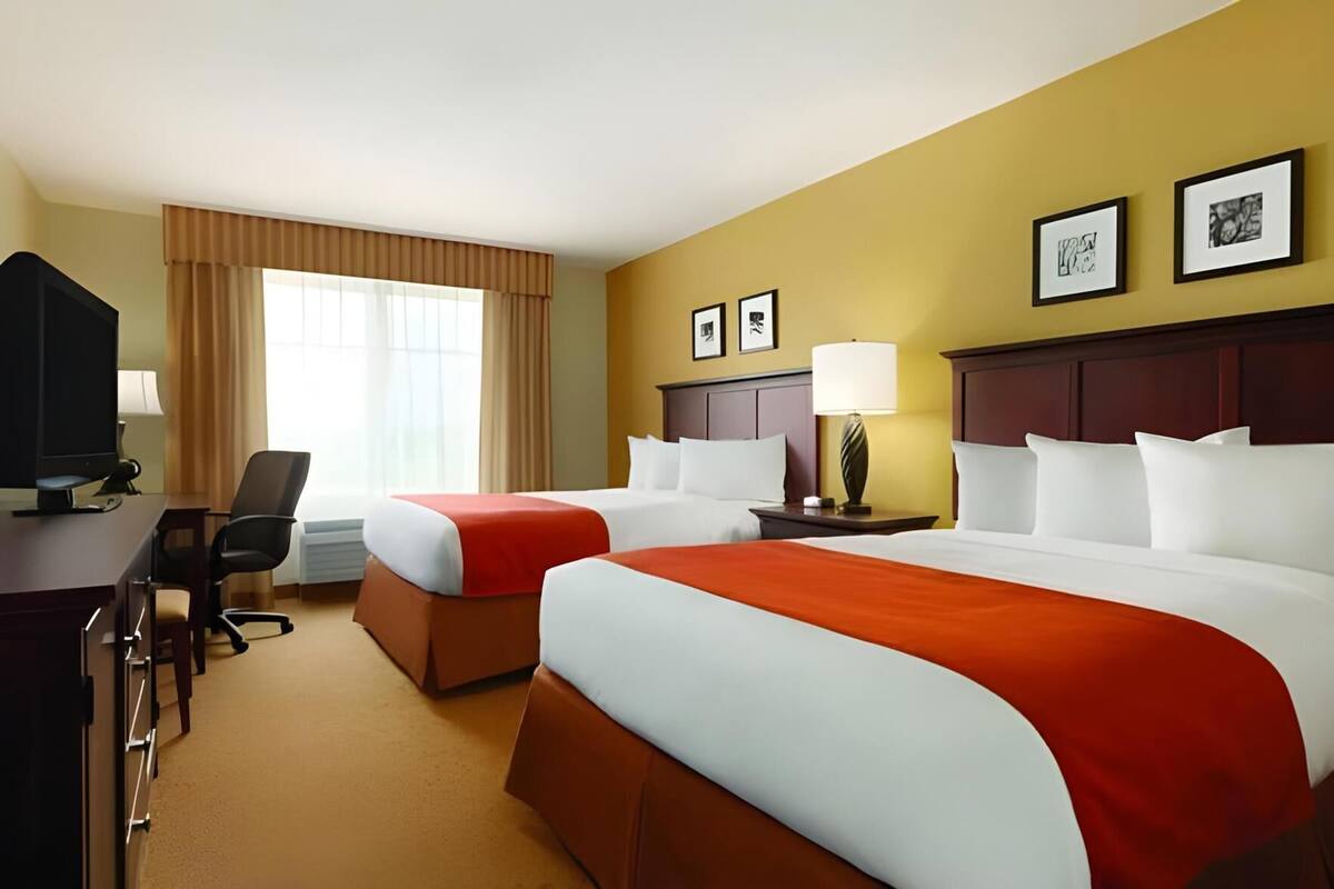 Premium bedding, down comforters, desk, laptop workspace