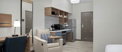 Full-size fridge, microwave, stovetop, dishwasher