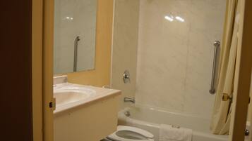 Standard Double Room, 2 Double Beds, Non Smoking | Bathroom