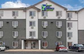 Exterior - Extended Stay America Select Suites - Wichita - North (Wichita)