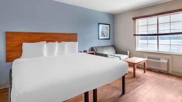 Desk, laptop workspace, iron/ironing board, free WiFi