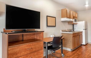 Desk, laptop workspace, iron/ironing board, free WiFi - Extended Stay America Select Suites - Wichita - North (Wichita)