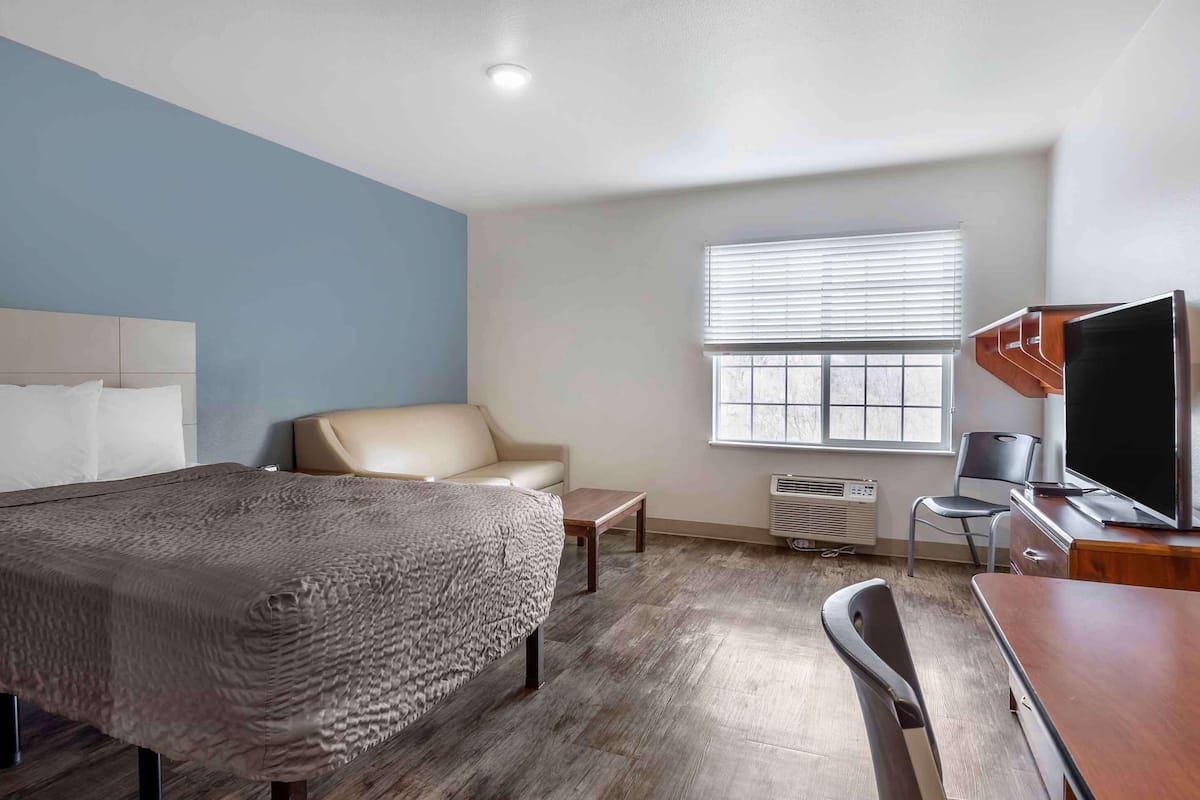 デスク、ノートパソコン用作業スペース、アイロン / アイロン台、WiFi (無料)