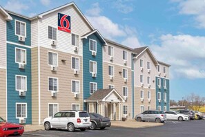 Front of property - Studio 6 Extended Stay Wichita South KS (Wichita)