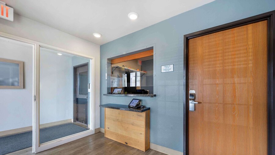 Extended Stay America Select Suites - Wichita - South