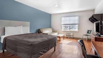 Desk, laptop workspace, iron/ironing board, free WiFi