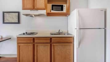Full-size fridge, microwave, stovetop, freezer
