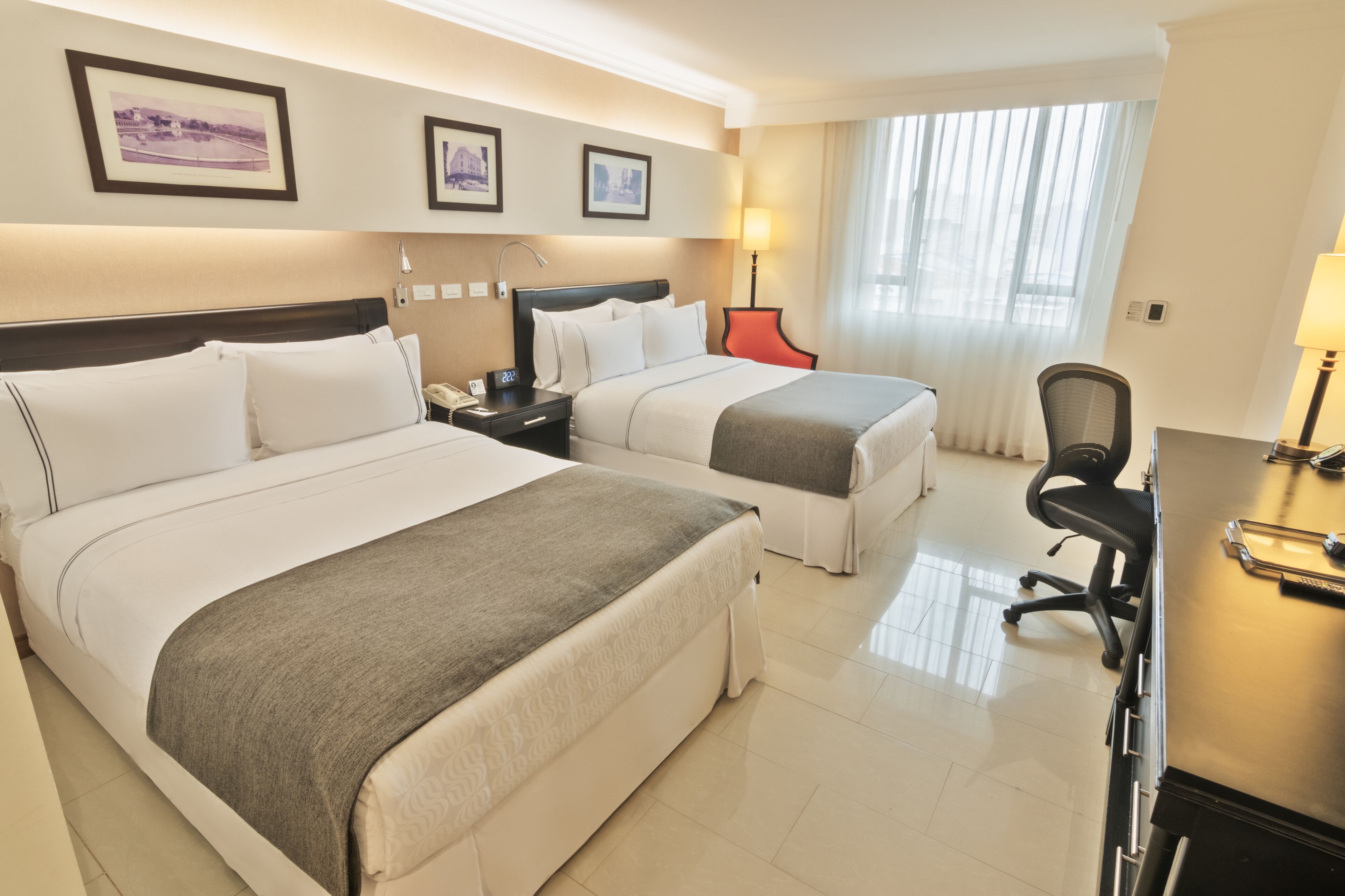 room, 2 single beds (habitacion 2 camas) | in-room safe, desk, blackout curtains, iron/ironing board