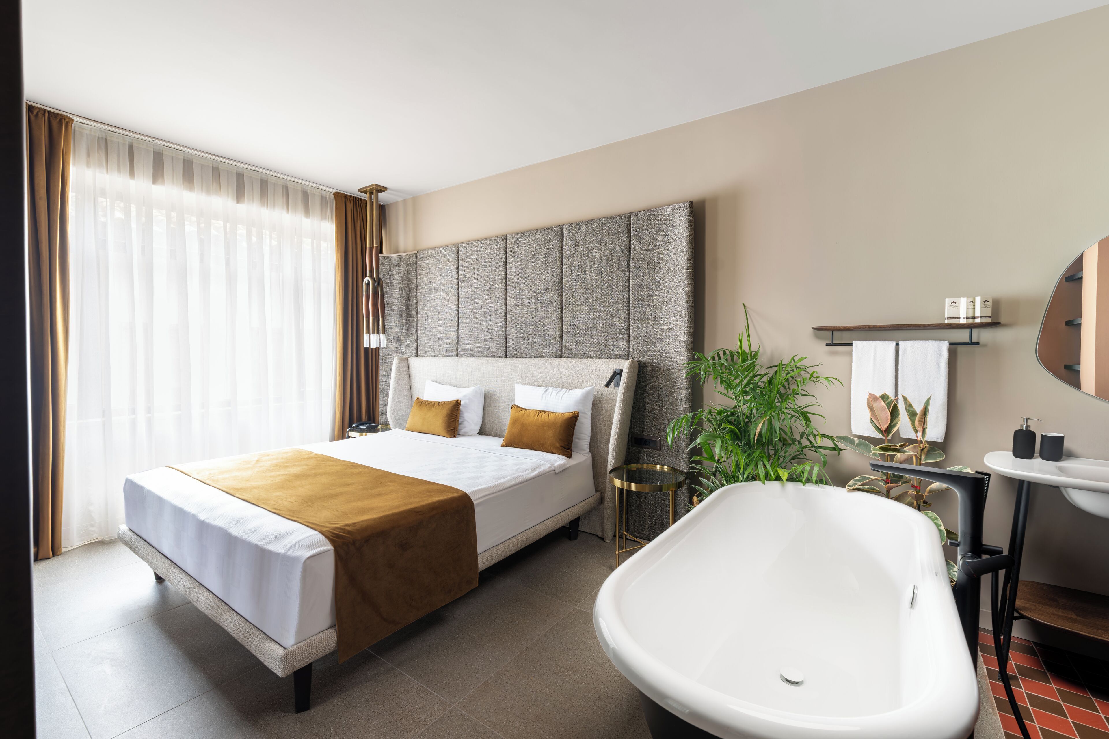 Superior Suite | Minibar, individually decorated, individually furnished