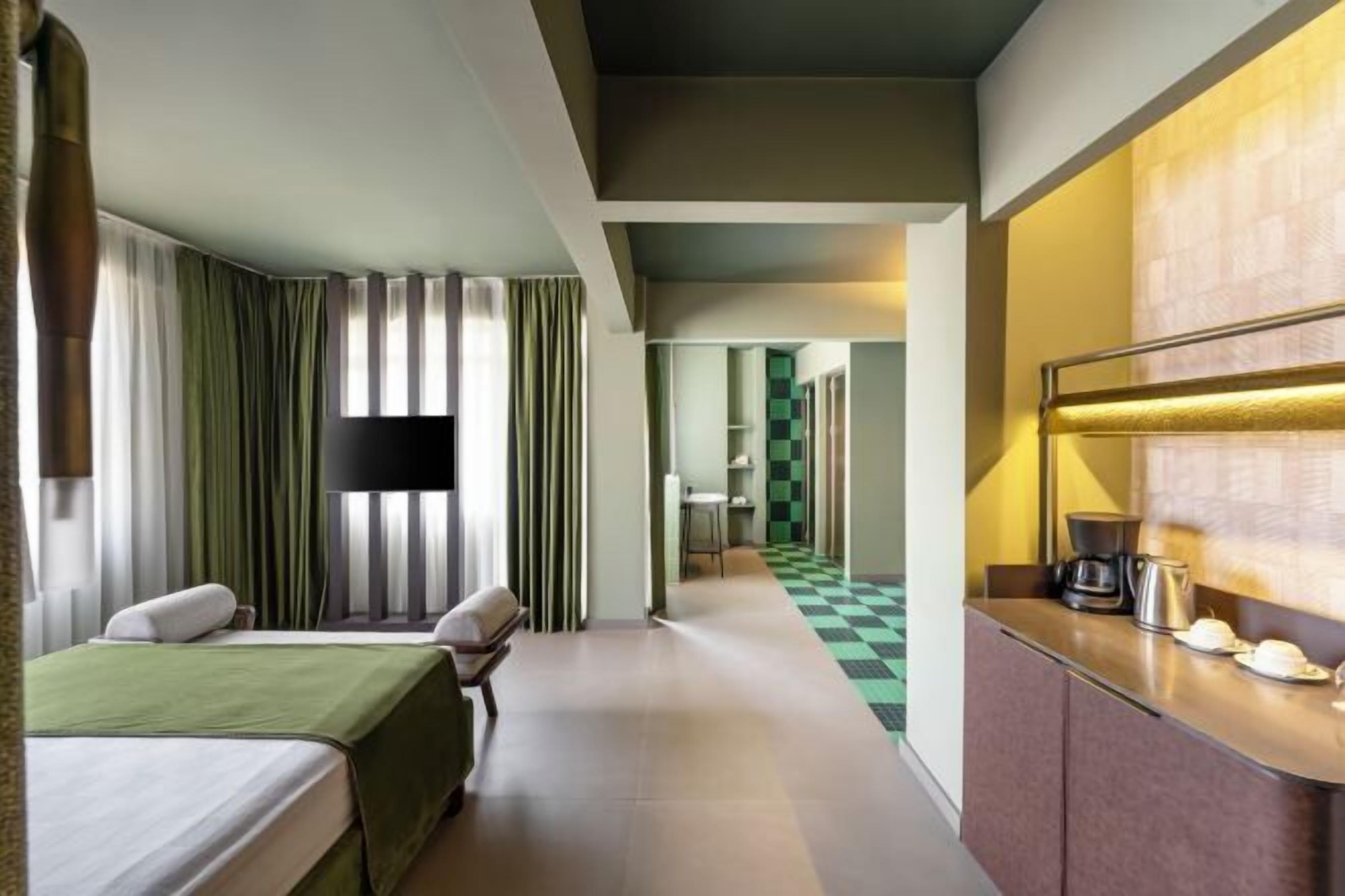 Minibar, in-room safe, individually decorated, individually furnished