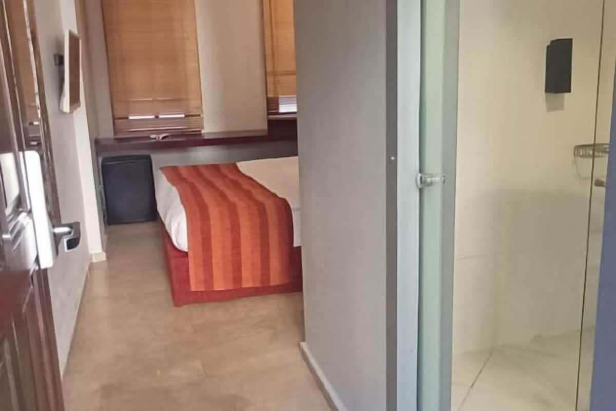 Minibar, in-room safe, individually decorated, individually furnished