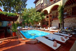 Outdoor pool, open 9 AM to 6 PM, pool umbrellas, pool loungers - Alp Pasa Hotel - Special Class (Antalya)
