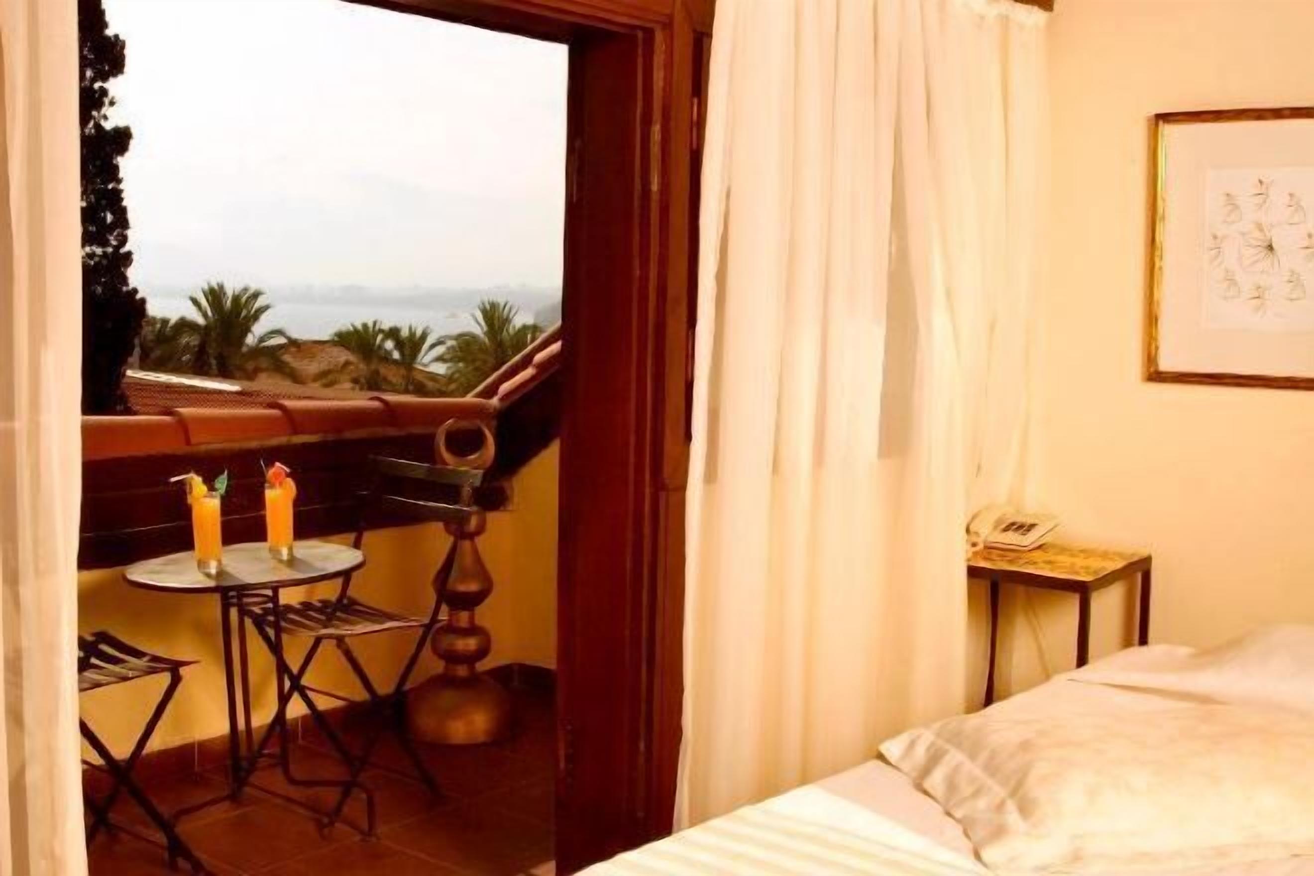 Minibar, in-room safe, individually decorated, individually furnished