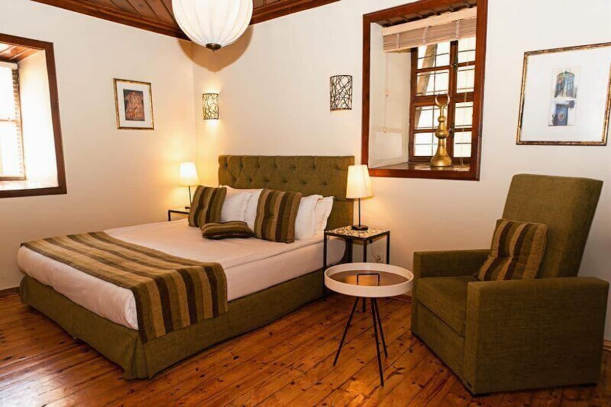 Minibar, in-room safe, laptop workspace, free WiFi