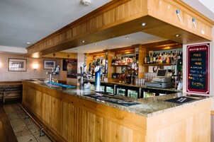2 bares, 1 pub y 1 bar de copas