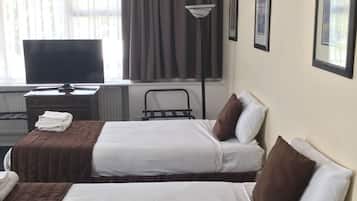 Chambre, plusieurs lits, non-fumeurs | Literie de qualité supérieure, surmatelas, bureau, rideaux occultants