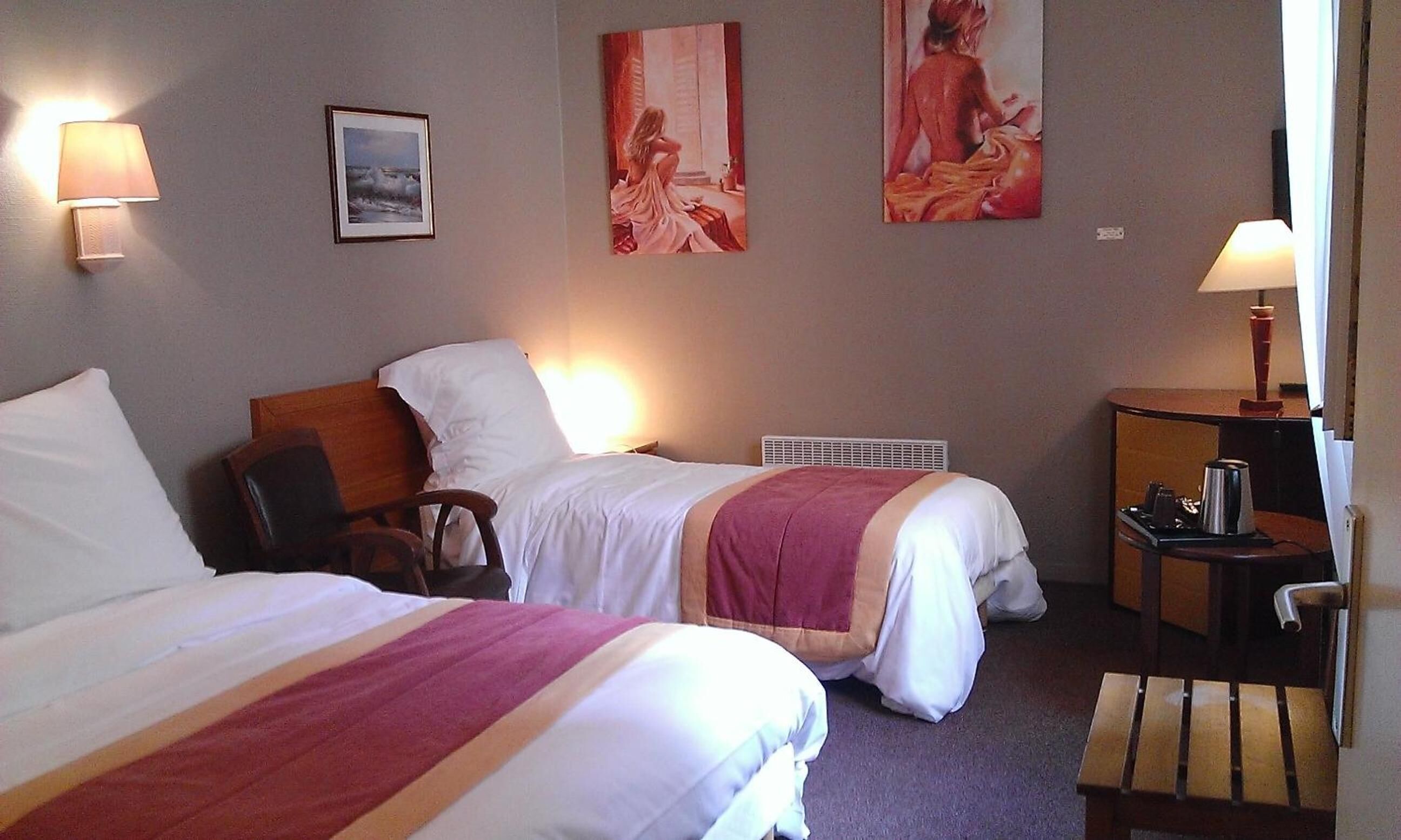 Triple Room | Desk, free WiFi, bed sheets