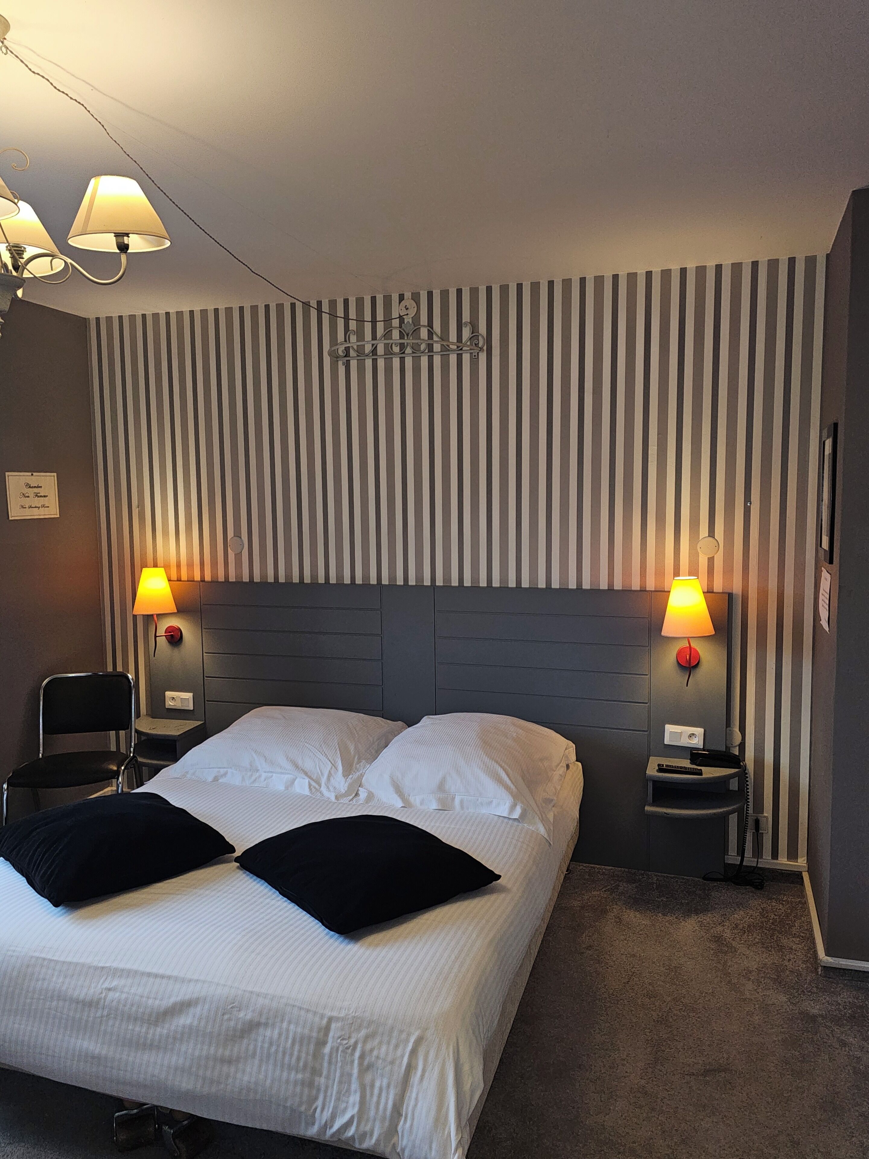 Bureau, Wi-Fi gratuit, draps fournis