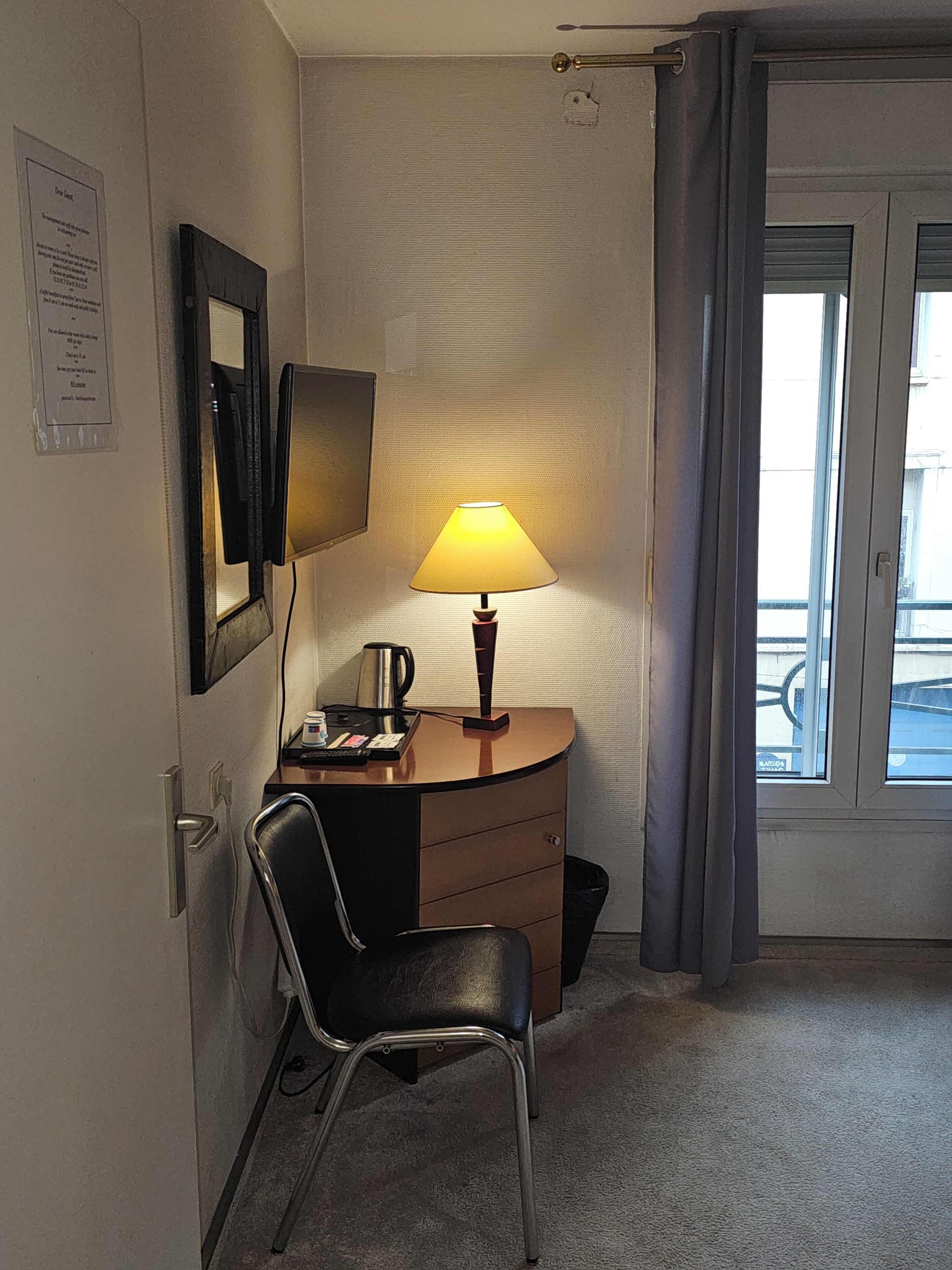 Classic Double Room | Living area | Flat-screen TV