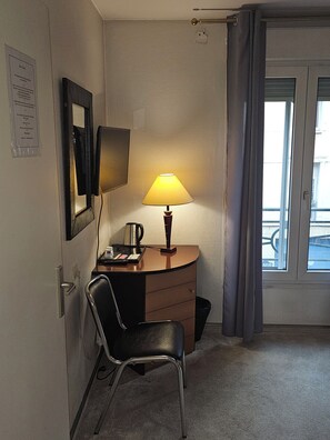 Classic Double Room | Living area | Flat-screen TV