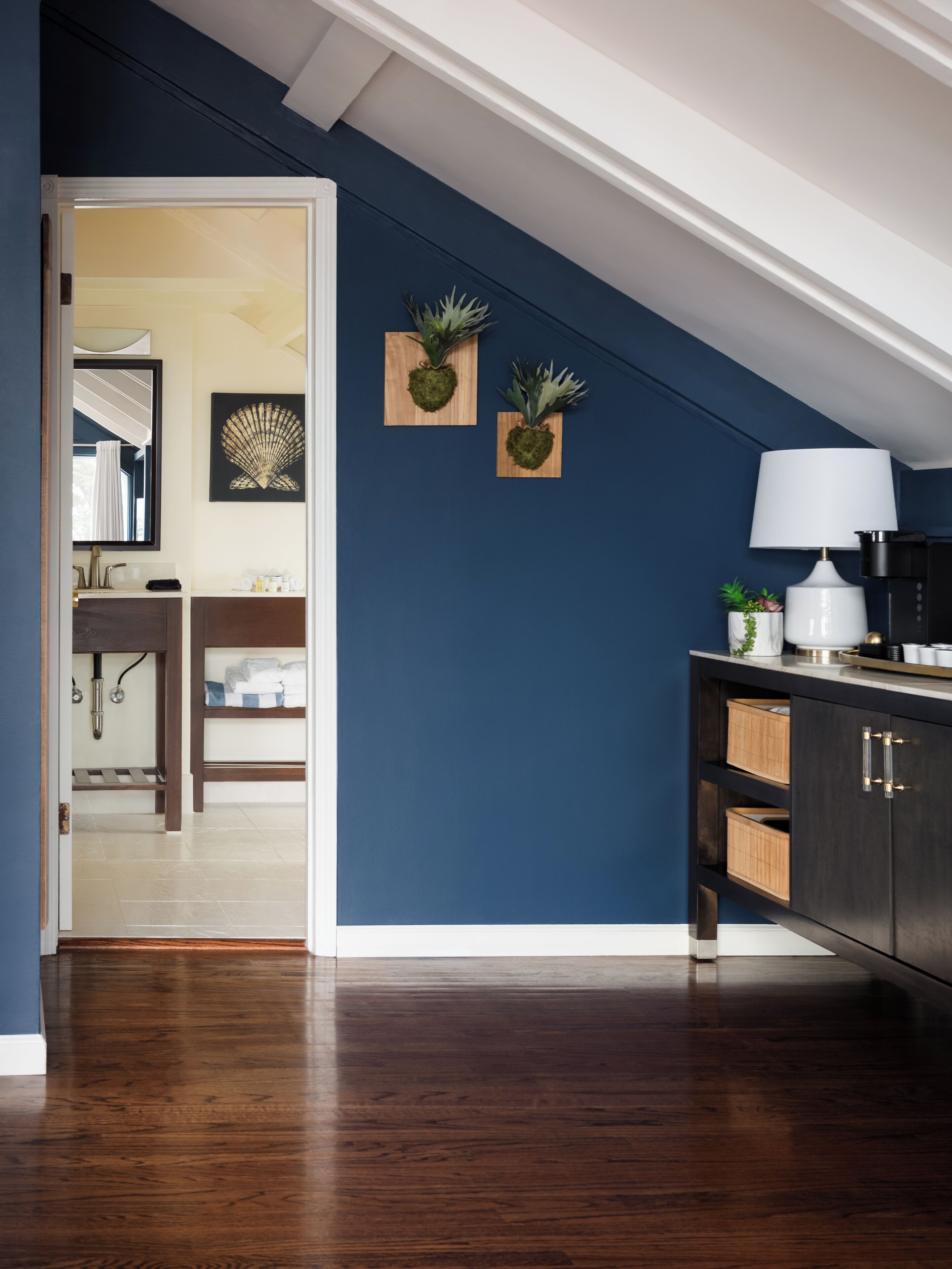 penthouse, 1 queen bed, ocean view | bathroom | shower, free toiletries, towels